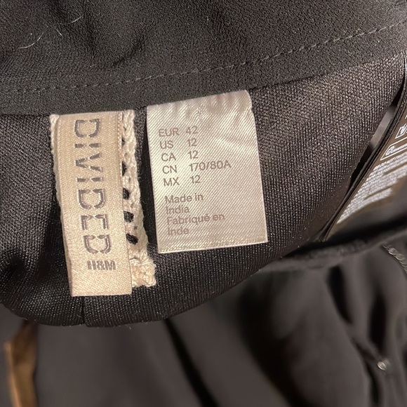 Black pants with fancy pearls - Picture 14 of 16